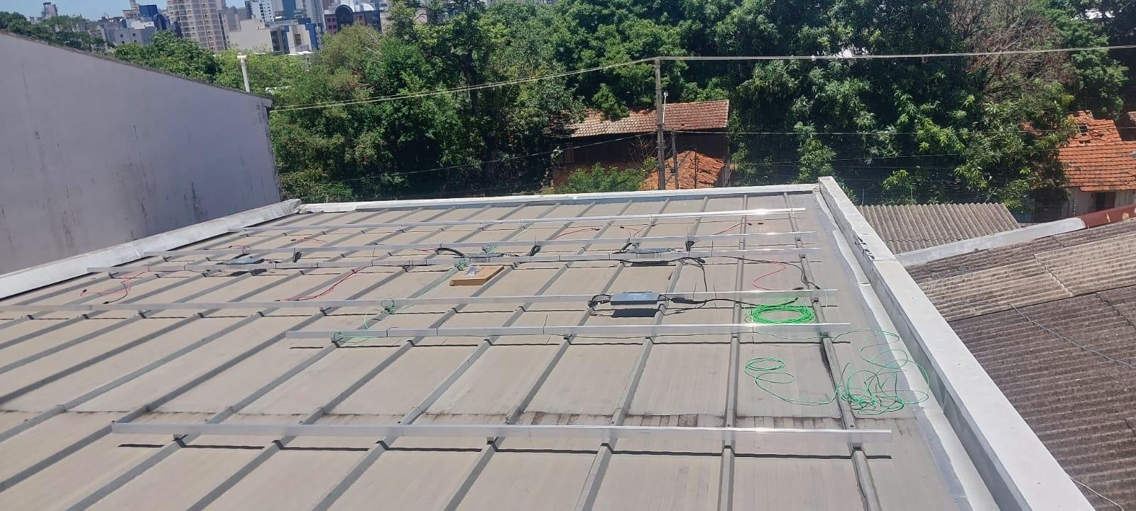 Obra · trilhos e cabeamento